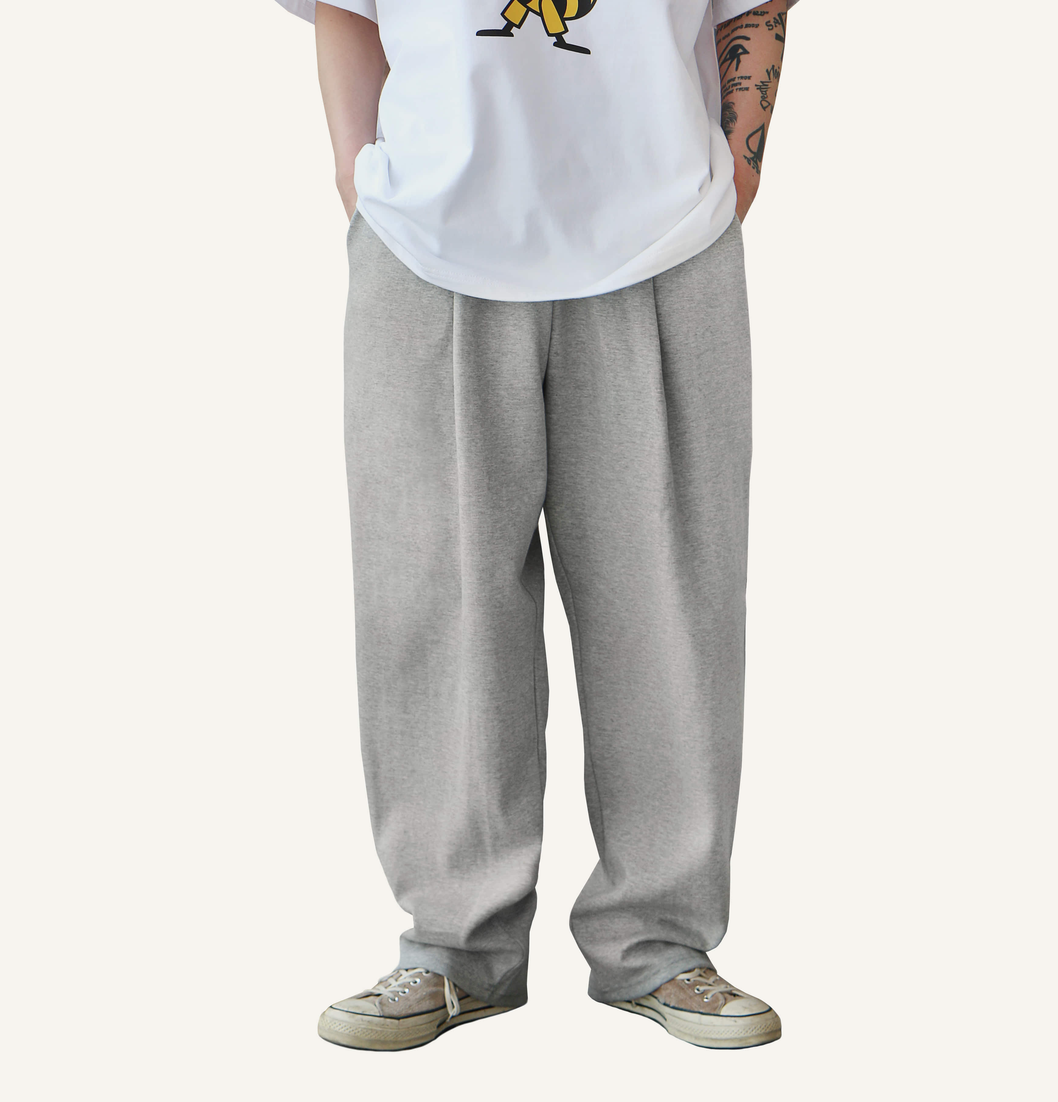 One tuck Wide fit training pants gray