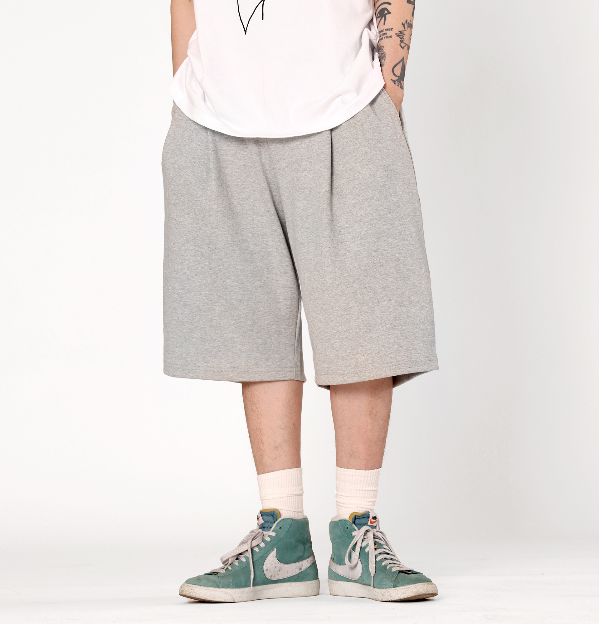 Hue one tuck wide fit shorts gray