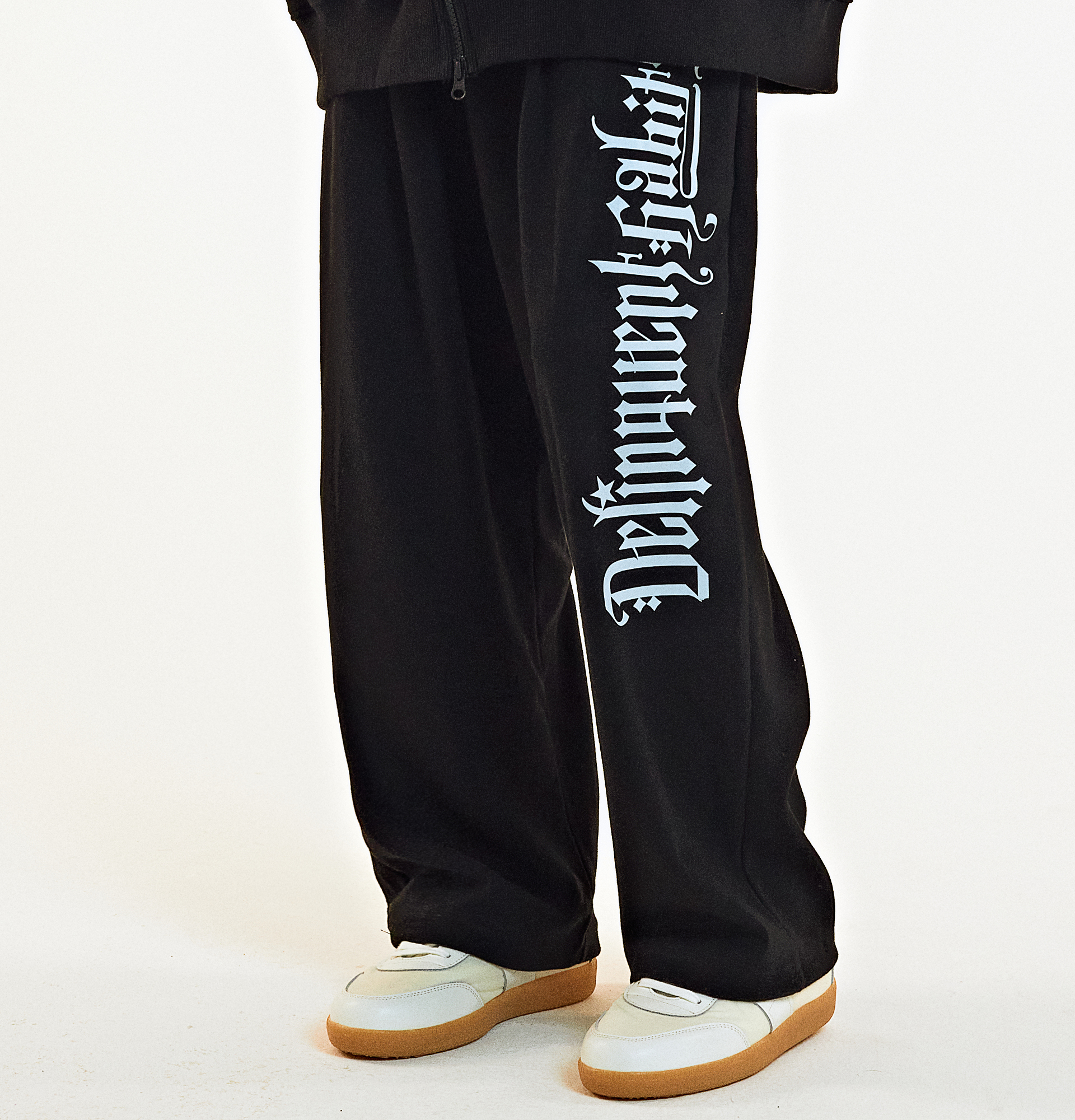 Delinquent one tuck wide fit pants black