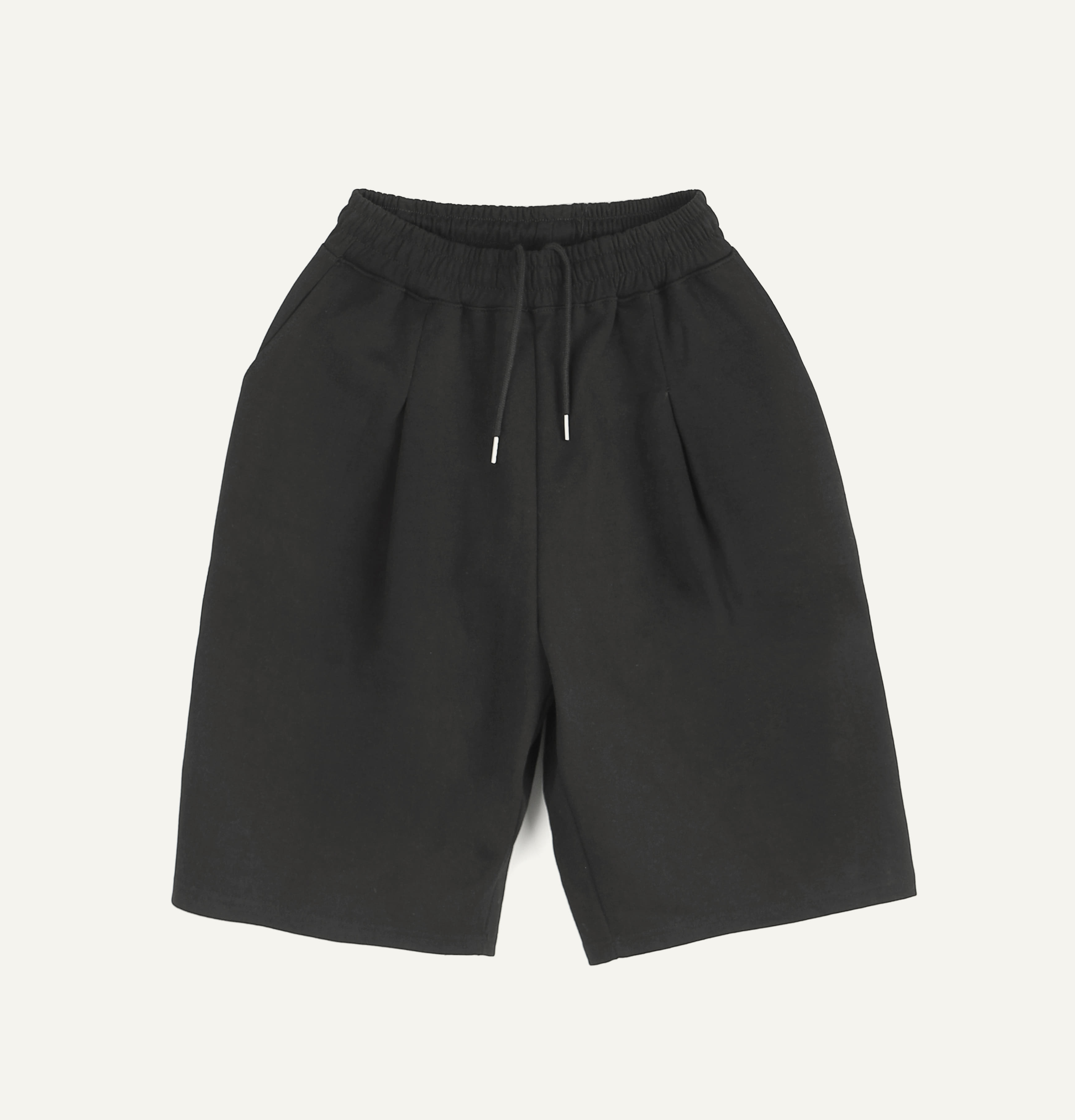 One tuck Wide fit shorts black